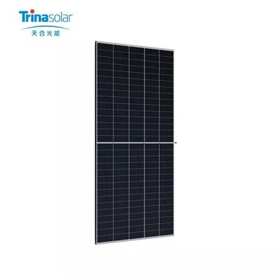 Panel solar monofacial con hoja de fondo blanca